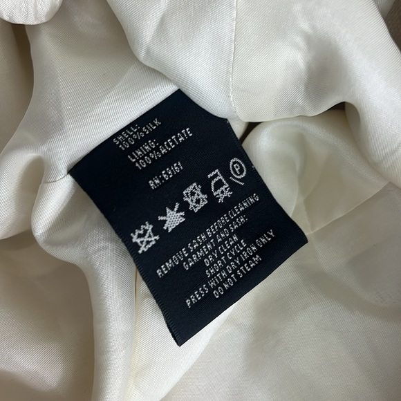 Carlisle 100% Silk Winter White Jacket
Size 16 - Picture 12 of 12